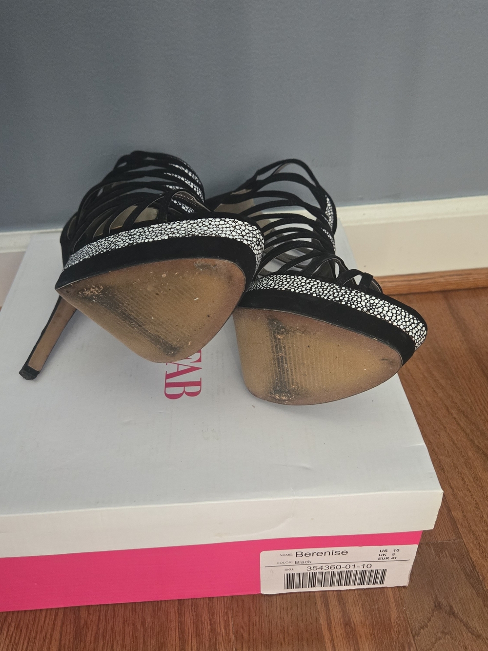 Black Heel With White Crackle Accent